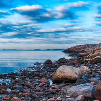 西班牙首相桑切斯：副首相兼财政部长将离开政府。